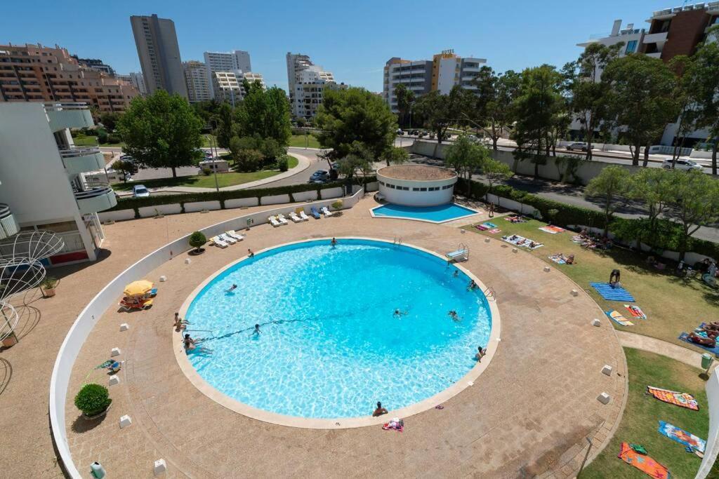 Apartamento em frente à praia com piscina e ténis Portimão Exterior foto